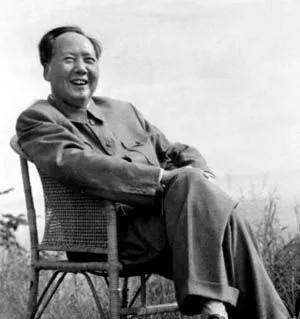 1949年毛主席下令炮轰英国军舰，斯大林惊了，感叹道：“此人不仅有傲骨，更有虎胆