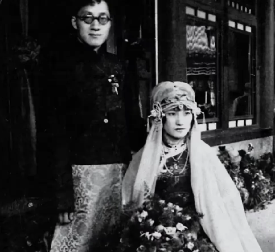 1965年，陆小曼去世后，好友揭露了她一个隐秘：她的前夫体力过人。陆小曼不堪其扰