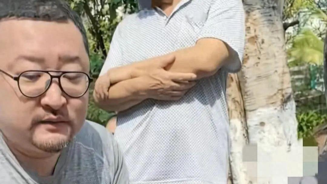 42岁热播剧演员在街头摆摊刷鞋！本人回应：没戏拍，刷鞋也能赚钱