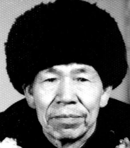 104岁四川老人病逝，子女整理遗物时傻了眼，父亲竟是位大人物。2009年，肖万世