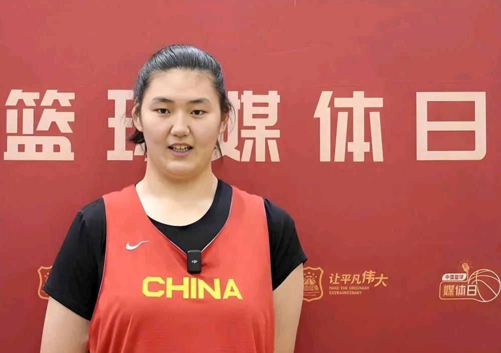 女篮张子宇的横空出世 
中国女篮第二场热身赛在山东济南进行，中国女篮以67分大胜