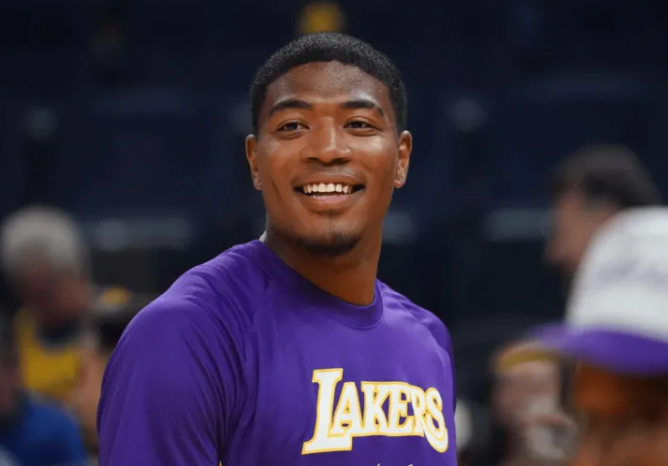 NBA常规赛，湖人112-124负于国王。
赛后湖人主帅雷迪克接受了记者采访，采