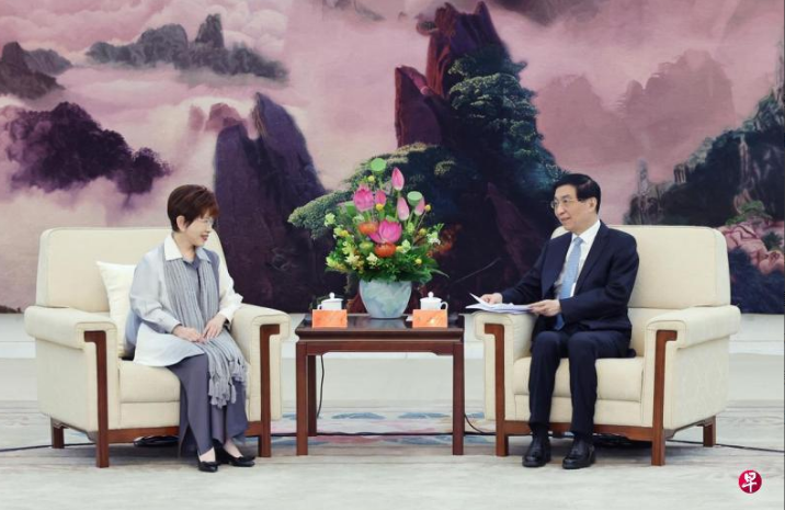 民进党 “纸老虎” 面目暴露！

前来参加阅兵的洪秀柱被预测 “100% 起诉”