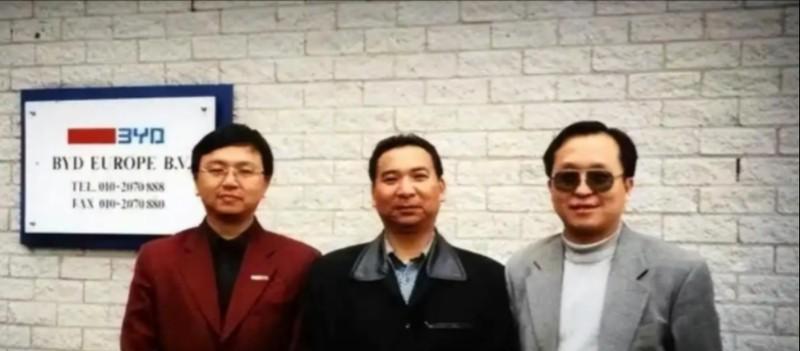 1995年，在安徽芜湖，穷表弟向富表哥借了250万，表哥毫不犹豫就拿出钱来，结果
