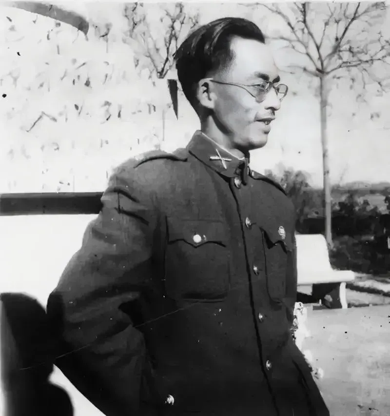 1949年，国军师长李碧光被俘，面对审问，他提了一个奇怪的要求：“能否帮我给周恩
