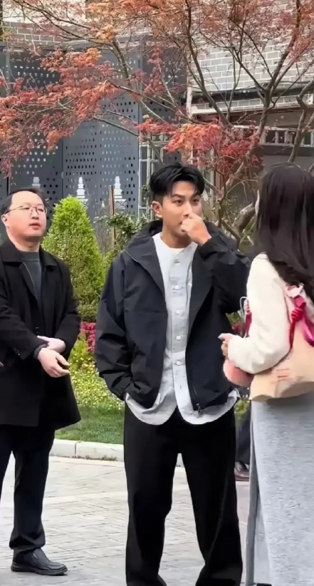 51岁还这么年轻，不愧是当初女顶流看上的男人 ​​​