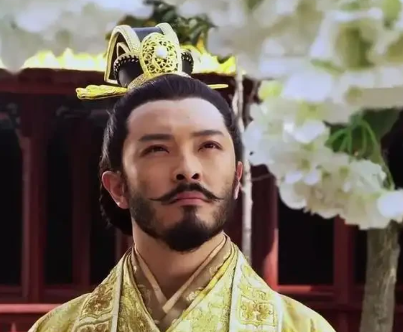 隋朝时期，太子杨勇被废后，每天爬到树上朝着皇宫的方向大喊：“父皇，我冤枉啊！”有