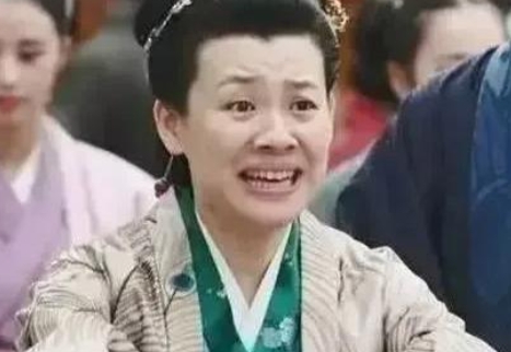 2000年，26岁的刘琳爱上了离过4次婚，大17岁的导演张黎。同居3年，刘琳想要