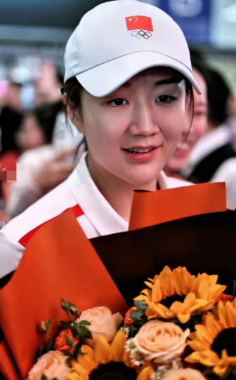 光荣与骄傲
       两届奥运会乒乓球女单冠军陈梦，受邀参加今天的九三大阅兵