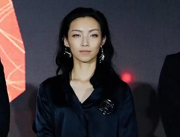 以下是关于女演员那尔那茜涉嫌高考报名材料造假报道的完整内容框架及关键信息整合：