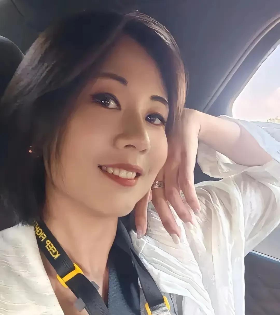 馆长原来也会卖关子，不过大陆人应该都猜得到。
馆长在节目透露8月要去深圳做直播，