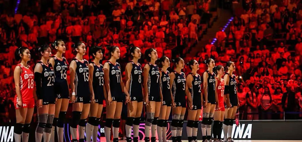 中国女排2-3不敌波兰，球员表现点评，2人满分，4人及格，1人不及格[鲜花]
