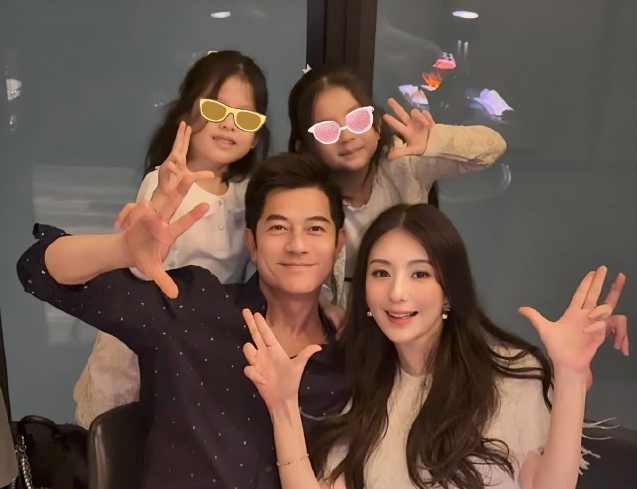 以前没觉得，
现在才发现郭富城老婆方媛才是厉害

不仅因为她能够嫁给比自己