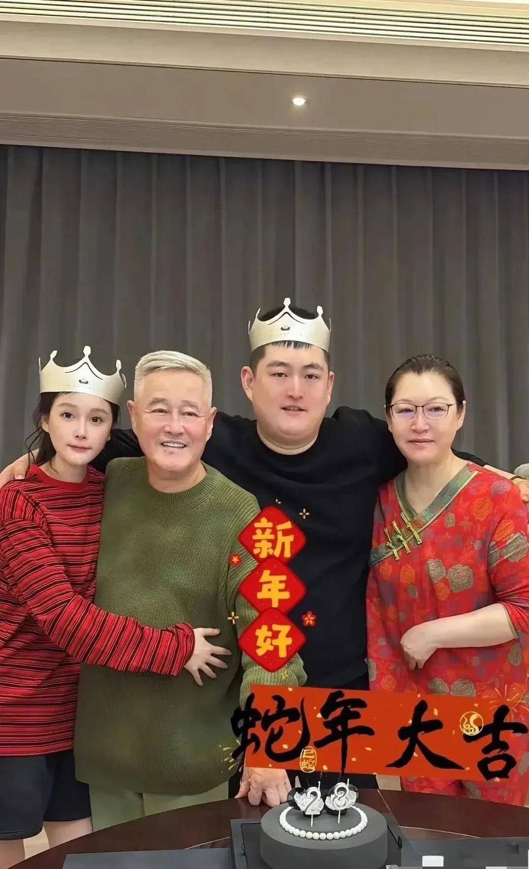 赵本山女儿说，自己都病了，还管别人呢？你就自己天天乐呵，不要精神内耗，前两天有人