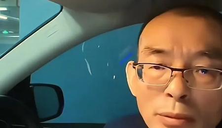 24万粉丝网红深夜怒怼谢爸：“渣男退网！”这寻亲背后的瓜，保熟！
家人们呐，最近