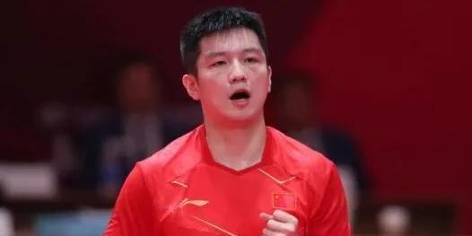 张本智和和樊振东，引发了热议！
张本智和在社交平台晒出了自己和樊振东的合照，感谢