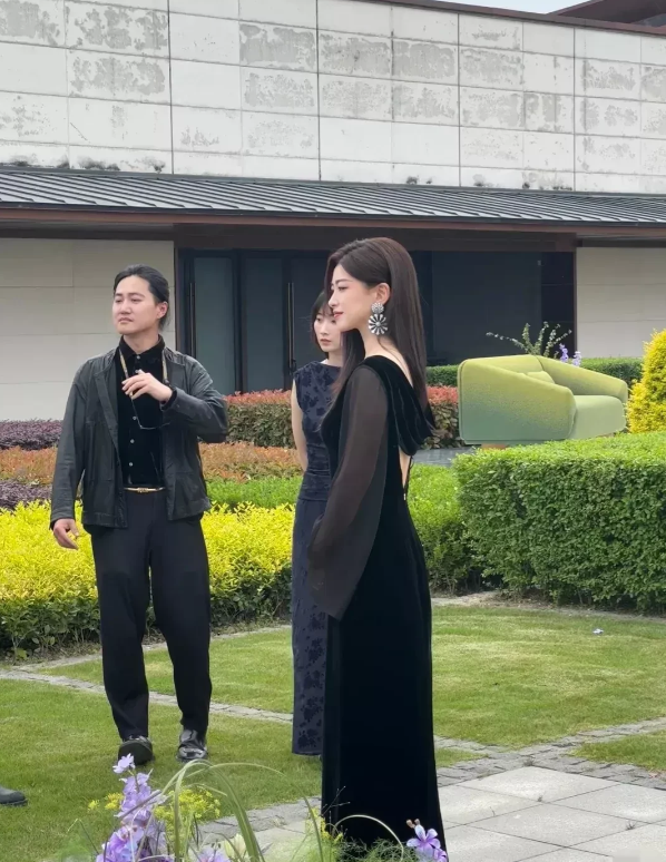 不怪那么多人喜欢她，确实风韵犹存。