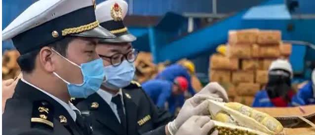 泰国榴莲这事越挖越吓人！咱中国人爱吃榴莲，可谁能想到，这泰国榴莲里竟藏着要命的东
