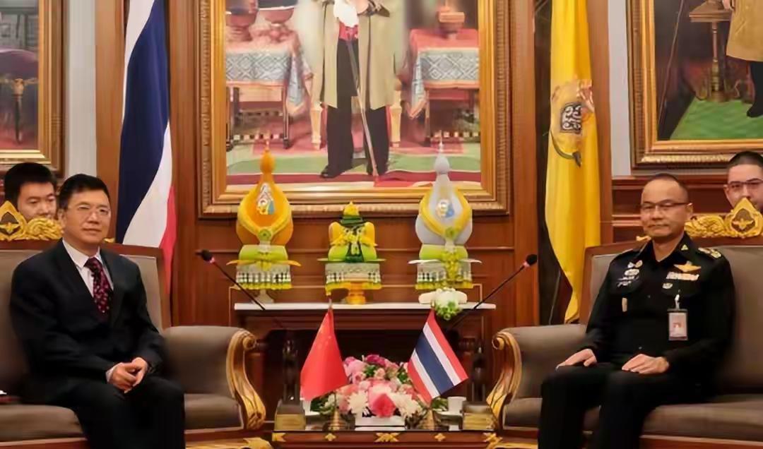 中方话刚说完，泰国直接下了逐客令，枪口顶脑门，这场仗非打不可。近日，柬泰边境又发