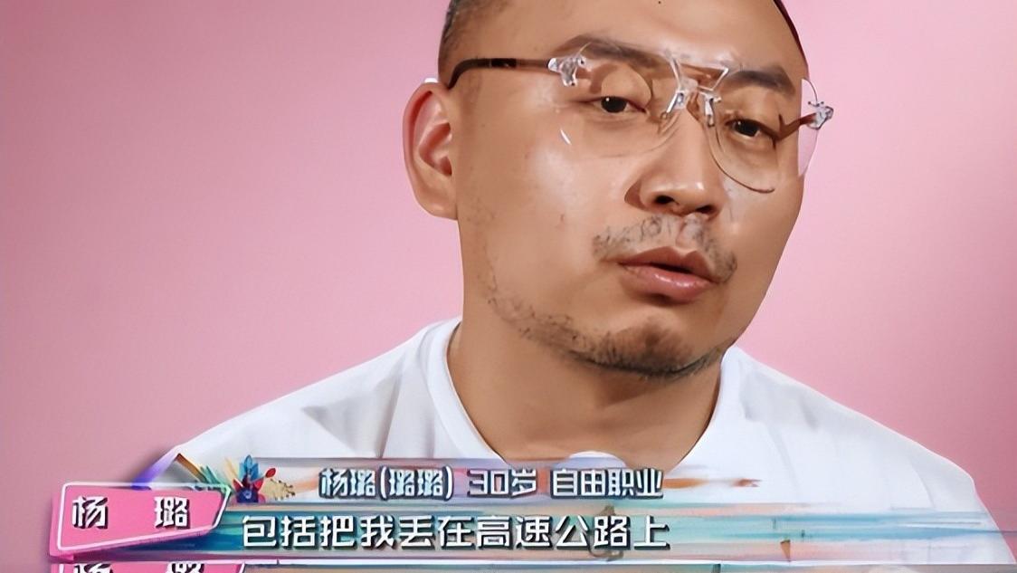 用手接口水、被明星打、跪地服务，这些明星简直不把助理当人看