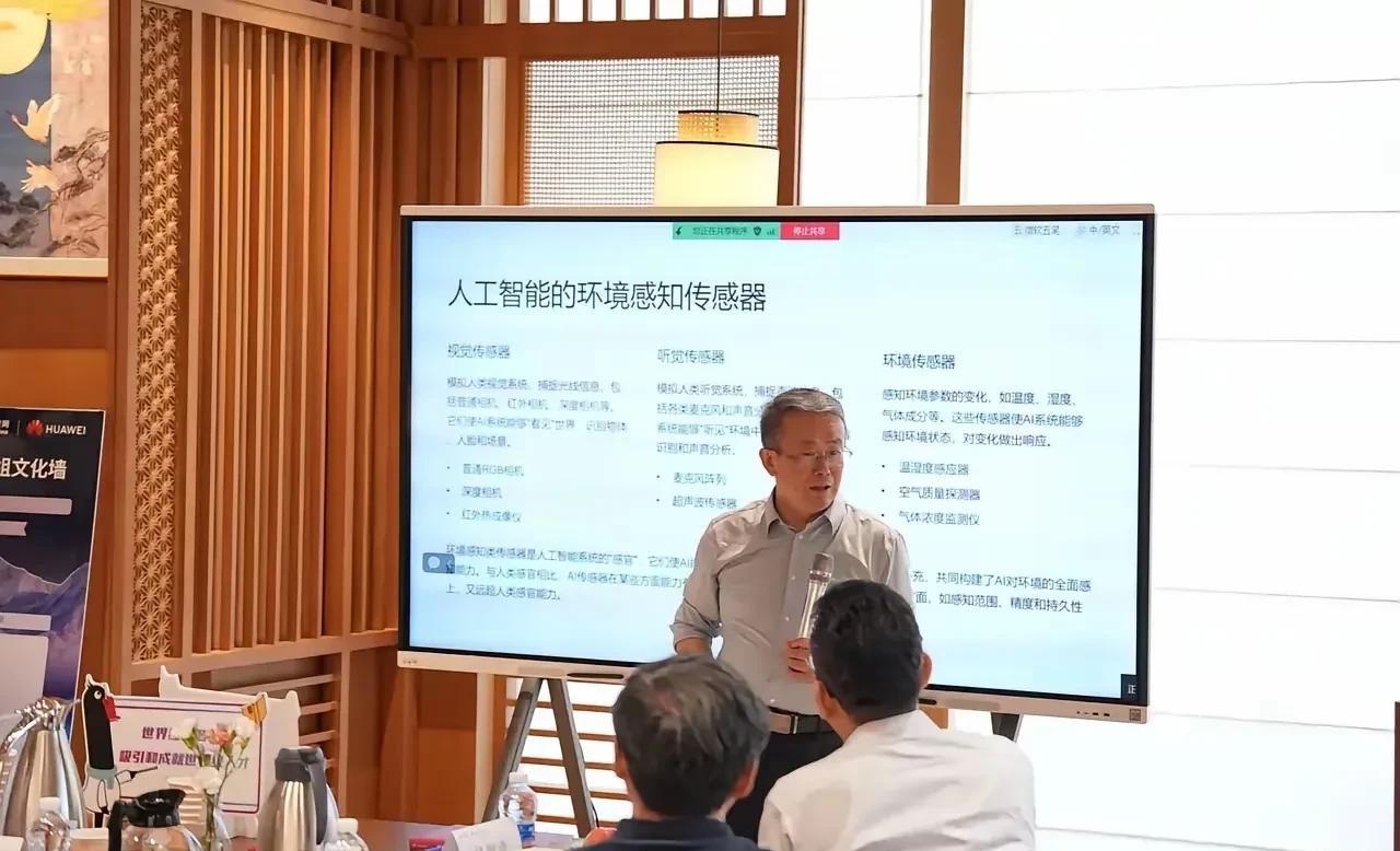 @项立刚 
项立刚什么时候成为教授了？[捂脸]
关键人家喊你教授，项中专居然还回