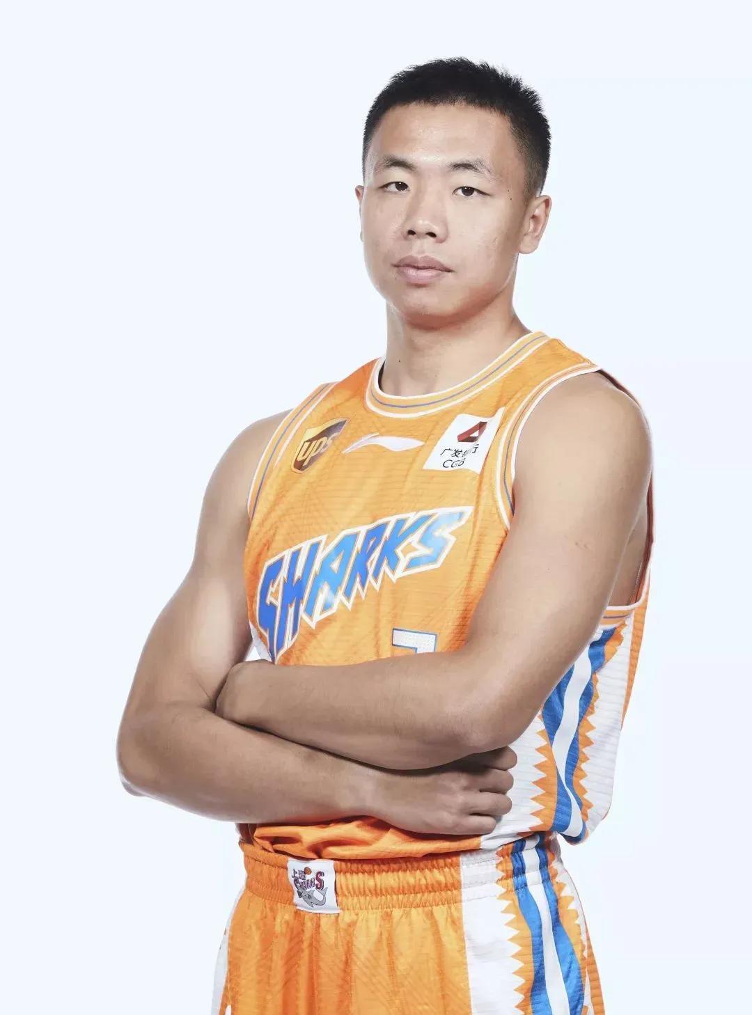 曾经被认为能够成为第三个NBA首轮中国球员的唐子豪，现在连CBA都打不上，
唐子