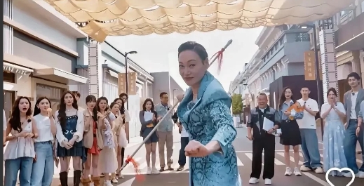人到了一定年纪
千万别瞎折腾
不然就跟惠英红一样，65岁的她，在无限超越班上不服