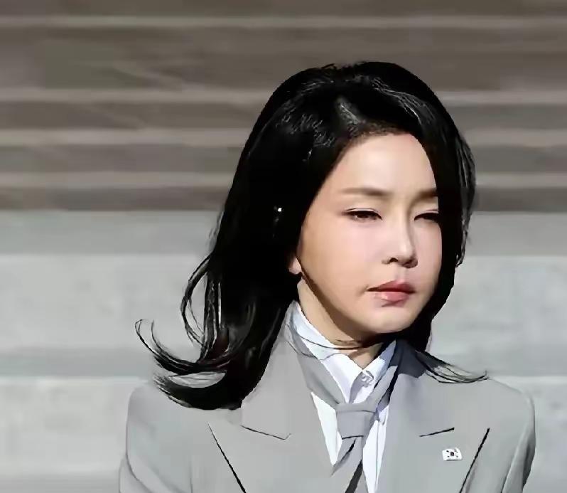 #头号创作者激励计划# 万万没想到，靠山山倒绝望之下，金建熙向国民道歉了，屁颠屁