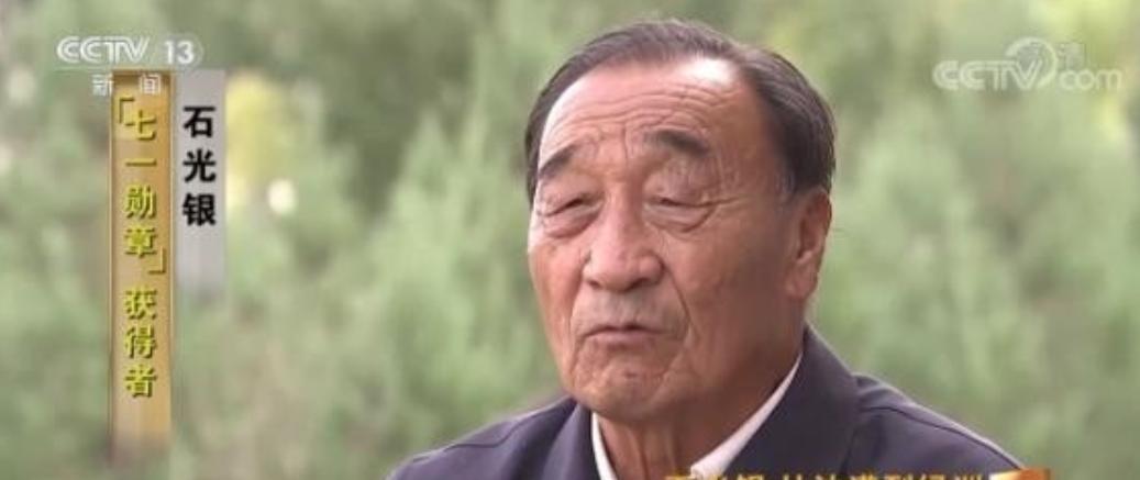 1998年，石光银种下的6万亩林场被纳入生态林场，禁止砍伐，这样一来，石光银手握
