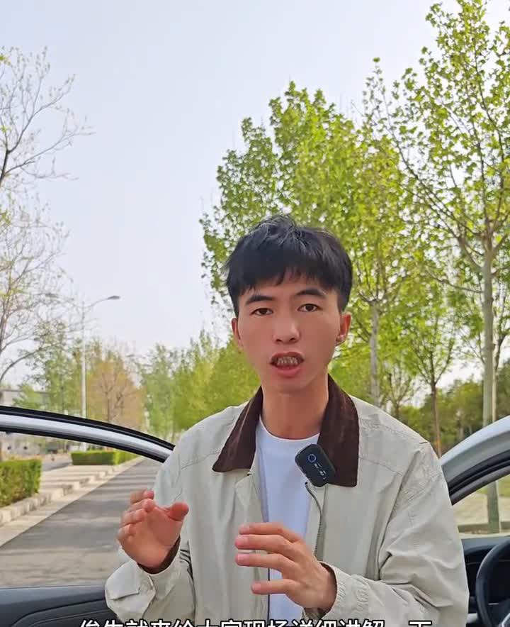 夏天温度升高，车里面这几样东西不能放。
夏天温度升高，车里面这几样东西打死都不