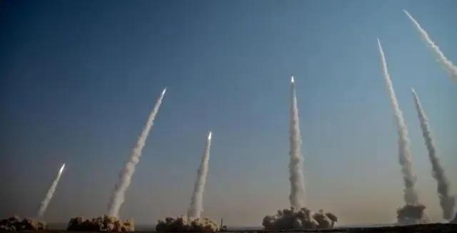 以色列国防军（IDF）通报，已侦测到伊朗向以领土发射导弹，防空系统正实施拦截。 