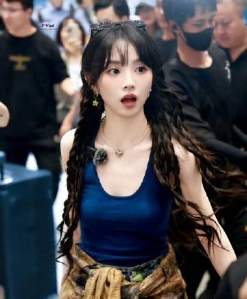 田曦薇，李一桐机场出发饭拍路透！来看甜妹！ 