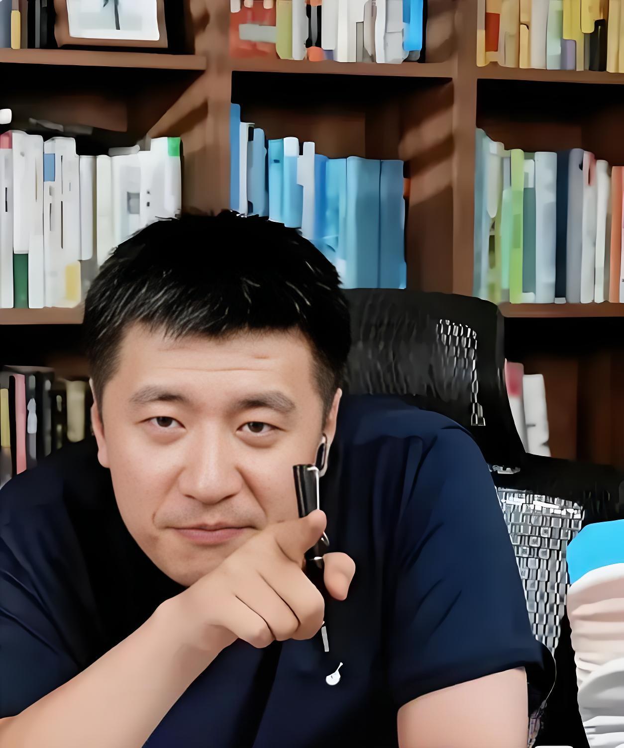 张雪峰昨天晚上直播居然哭了！不是因为有家长为难，也不是因为高考无奈的短暂告别，而