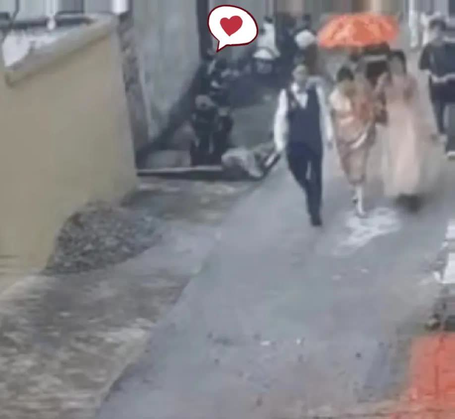 近日，广东江门发生了一起令人匪夷所思的事件

一户人家结婚，放完鞭炮后，对门