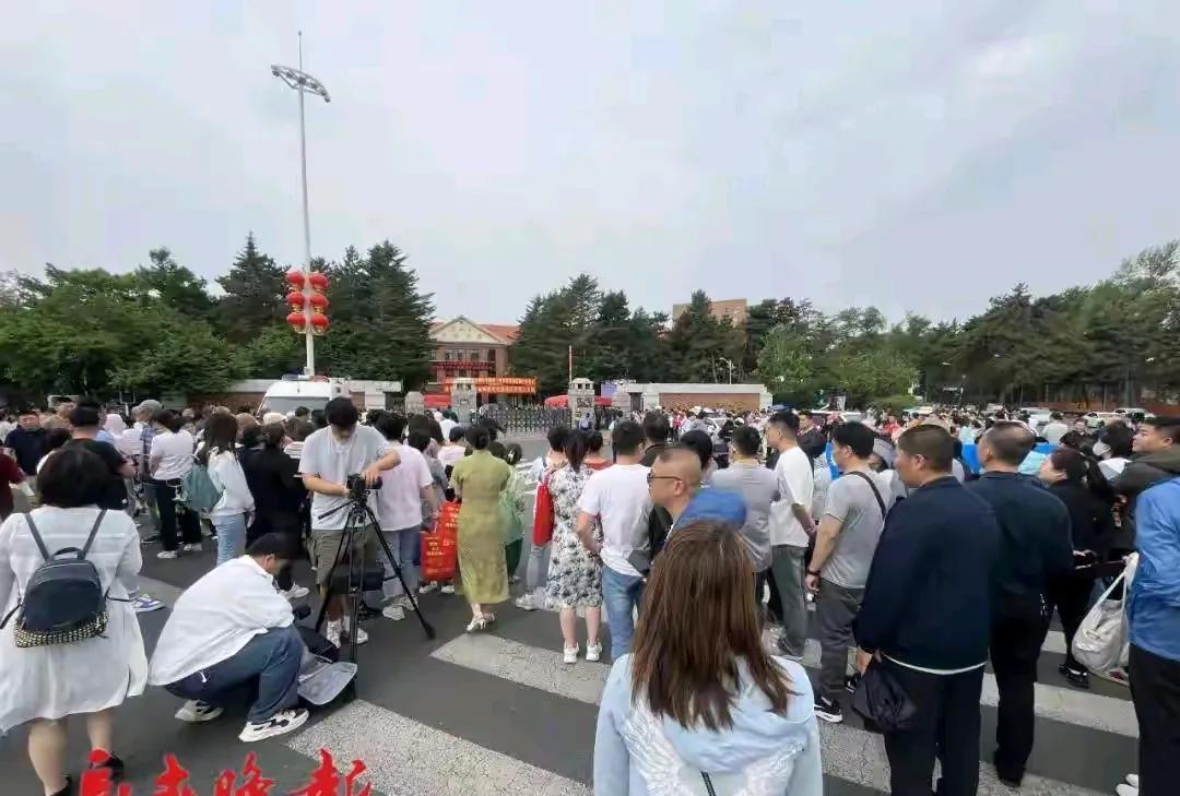 这样的考生值得怜悯吗？
     一年一度的高考结束了，一名学生苦读十二年，通过