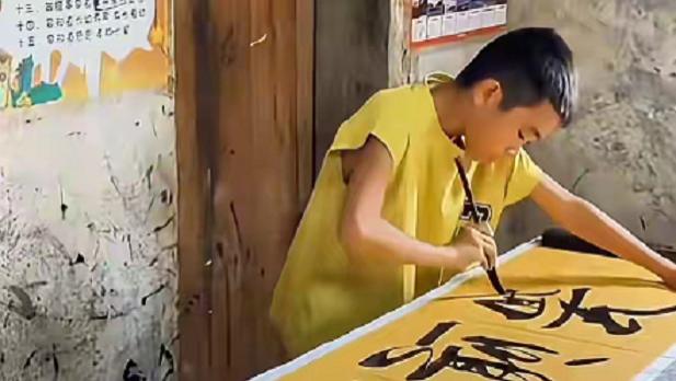 李明书法与曾翔吼书同为“丑书”