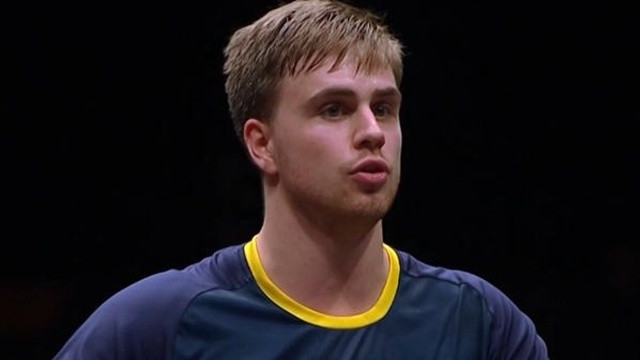 连扳四局逆转！奥运亚军0-2到4-2逆风翻盘，半决赛再战国乒世界第一