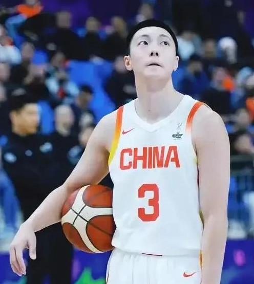 今晚中国男篮在亚洲杯热身赛中90-70大胜波黑男篮，取得热身赛三连胜。本场比赛主