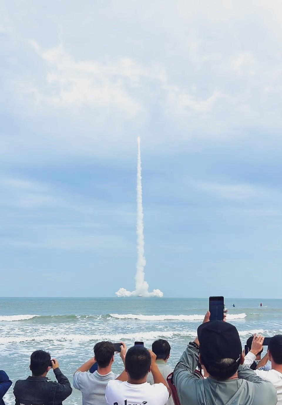 接龙三号遥八运载火箭一箭12星海上发射成功……
两个月来，捷龙三号运载火箭已经执