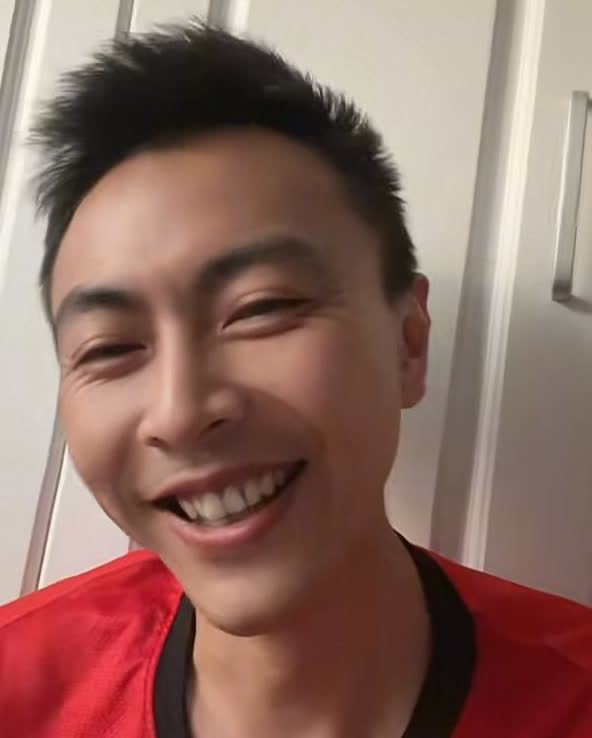 上海海港知名球迷邱少今天表示，上海申花就是一个没有骨气的球队。之前海港队赢了天津