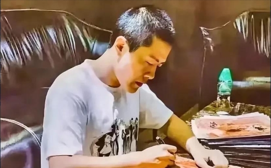 原来，真有人不想“赚快钱”。

饺子导演的选择让人惊讶。他的电影《哪吒2》刚刚突