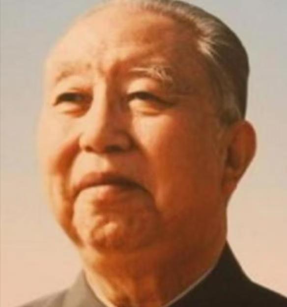 自离休后，华国锋很少露面，也很少跟别人见面，除了跟几次老朋友的见面，以及袁隆平等
