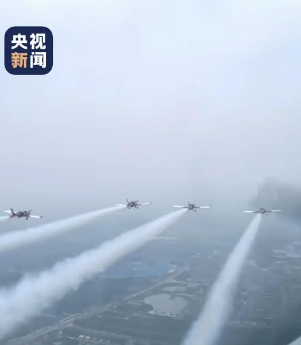 太火啦！“苏超”竟然有5架飞机编队助阵，新华社、人民日报和央视频全部发视频，太壮