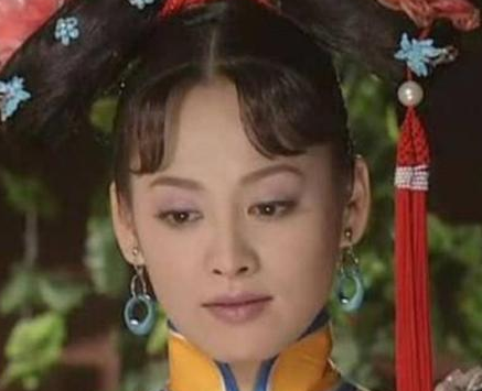 “一介宫女，身份卑微，怎可葬以嫔礼呢？”小太监本想靠着这次进言得皇上看重，没想到