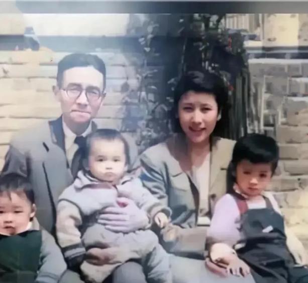 说起来，梁思成和周如梅家能成为亲戚，是上一辈人结下的缘分。
周如梅的父亲叫周培源