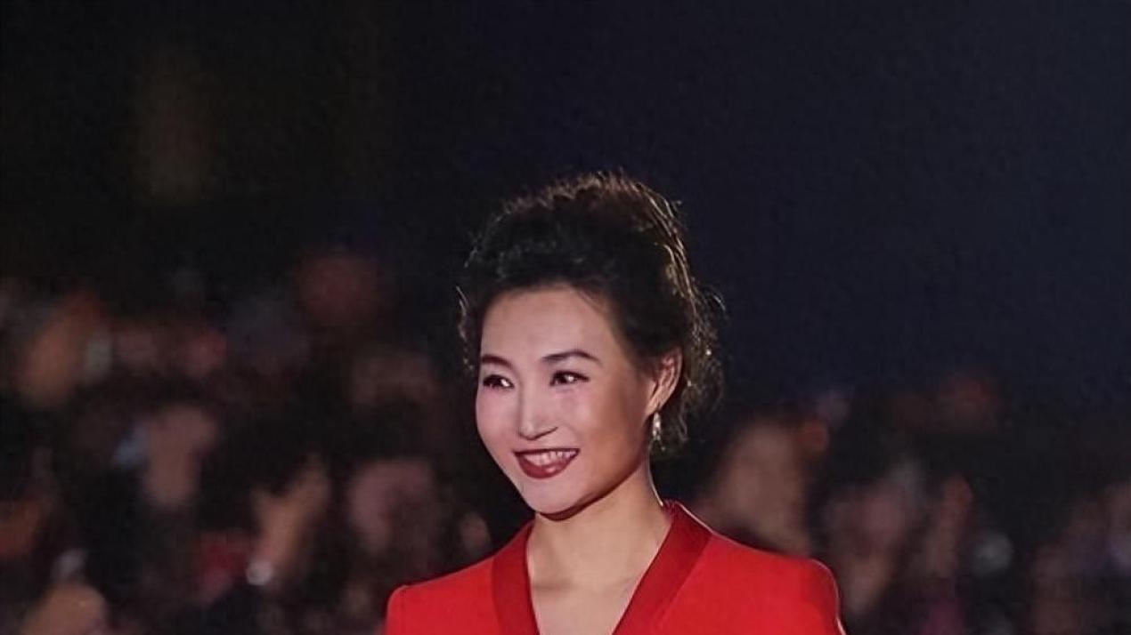 深度探讨之下，终于明白央视主持人李梓萌，为何至今还选择单身