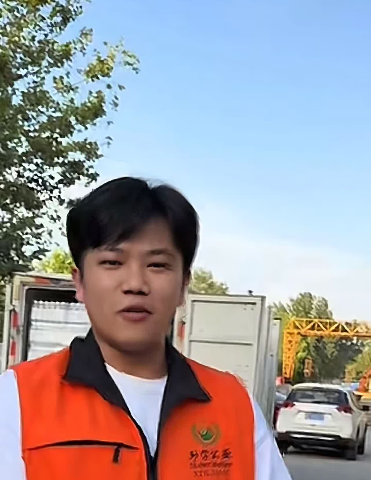 解清帅被网暴，说给高考学子送凉白开，为啥要牵扯杨妞花和谢浩男，说不过去吧，认亲后