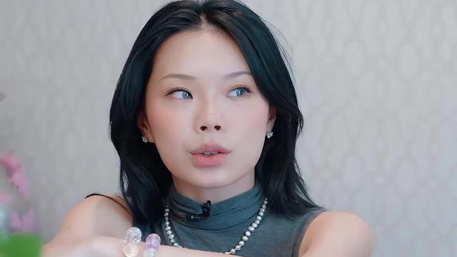 万妮达的成都生活：在 200 平的房子里，她活成了自己喜欢的样子