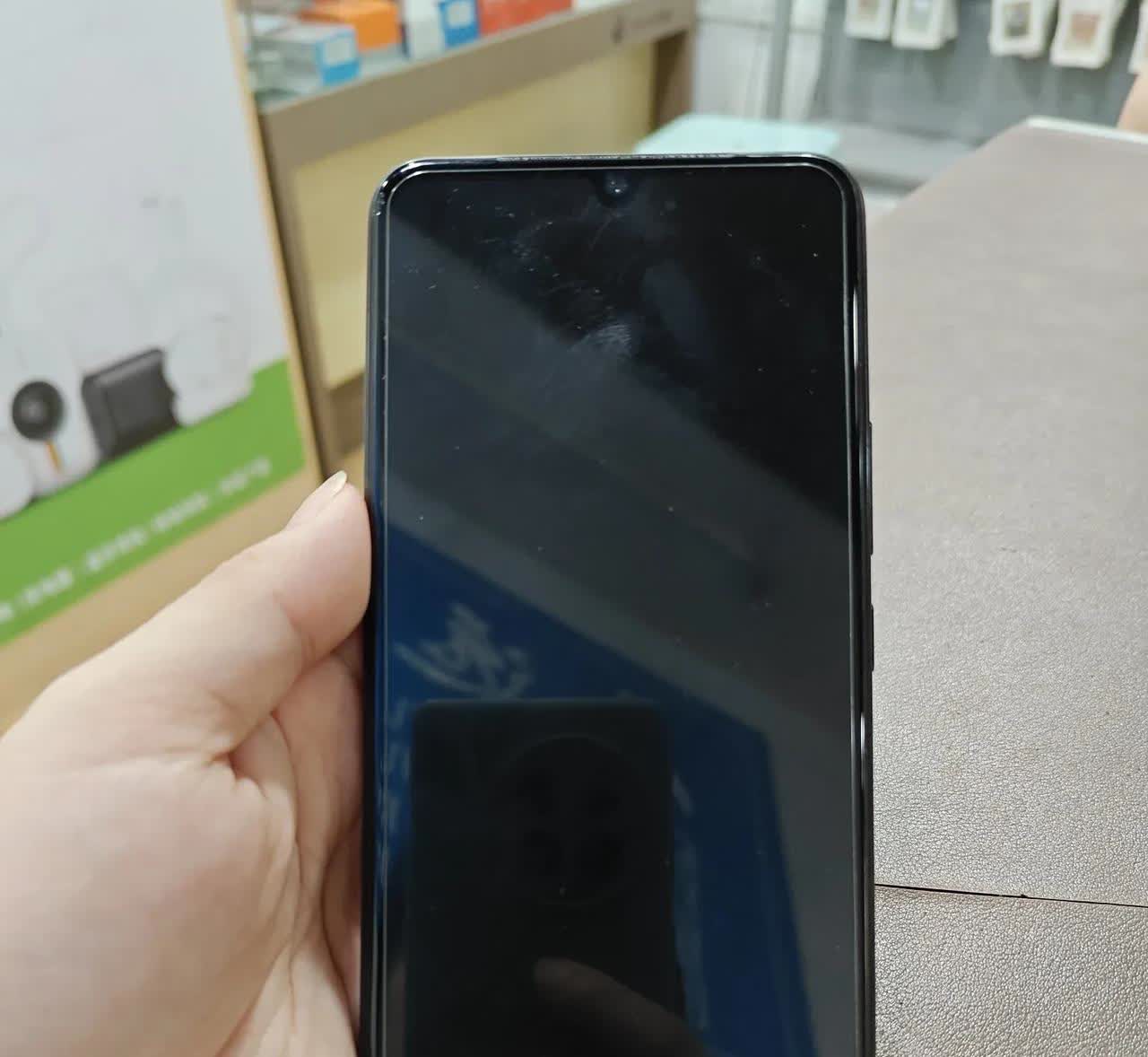 给大家分享一台vivoS9e.为什么分享这个手机呢？ 前两天卖了一台出去.昨天上