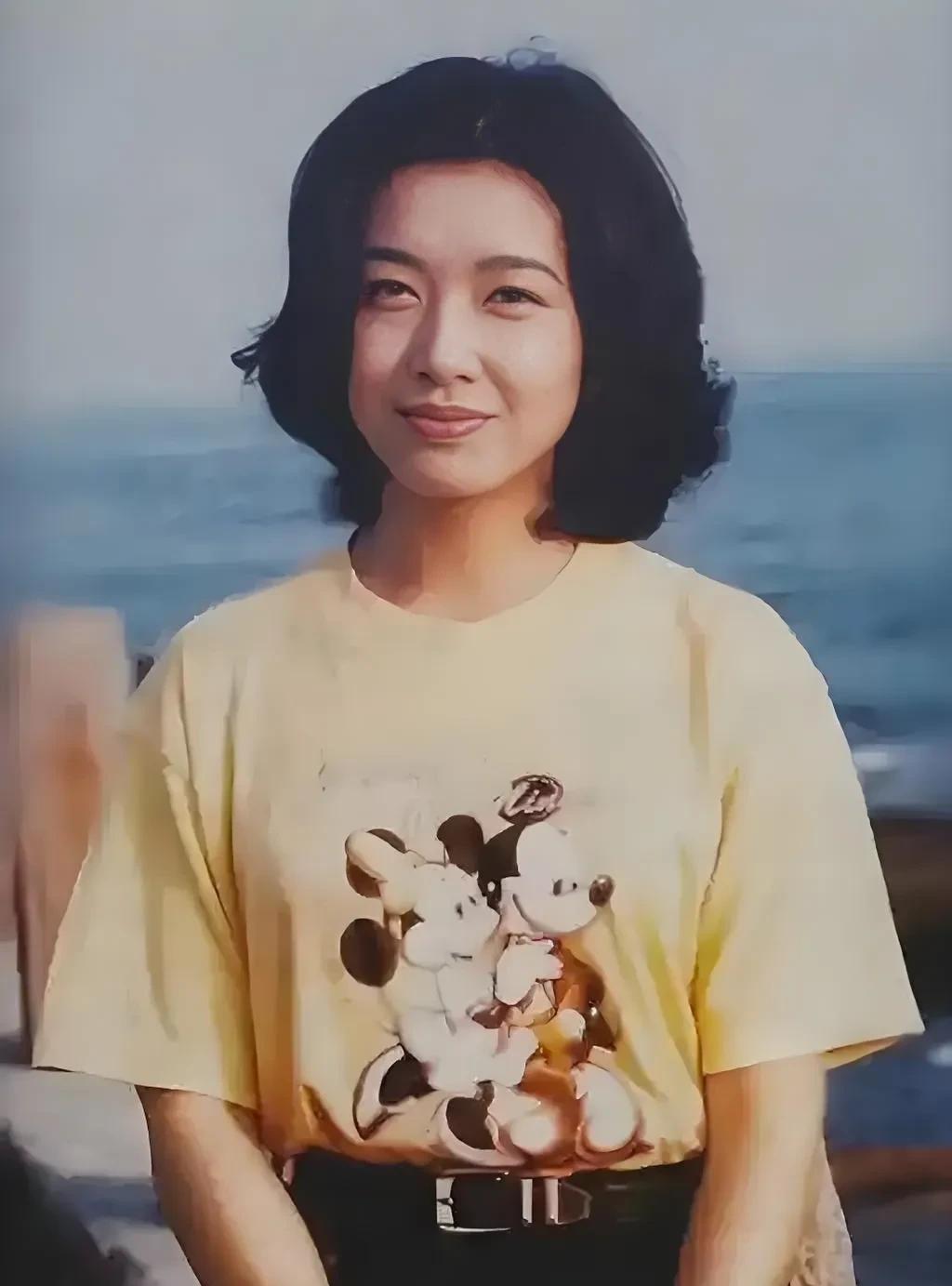 女演员江珊的五官并不完美，嘴巴和鼻子甚至还有点丑，但组合在一起确是很有韵味的一个